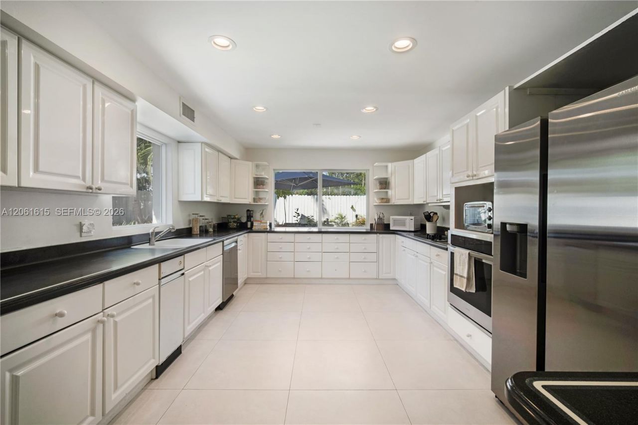 324 Caribbean Rd , Key Biscayne, FL 33149 Photo