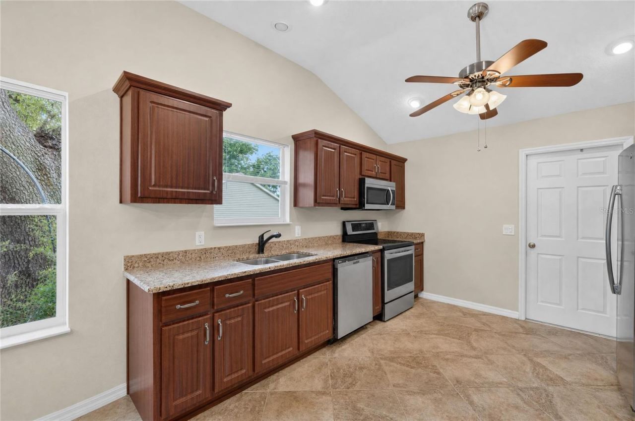 313 Gonzales Place, Lady Lake, FL 32159 Photo