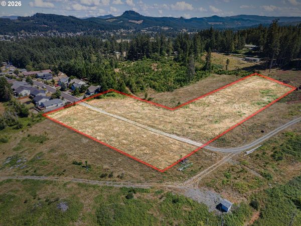 000 Ibsen AVE, Cottage Grove, OR 97424
