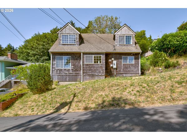 1676 SE 2ND ST, Astoria, OR 97103