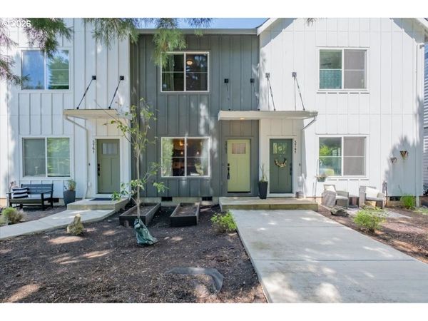 3751 VILLAGE CENTER SE DR, Salem, OR 97302