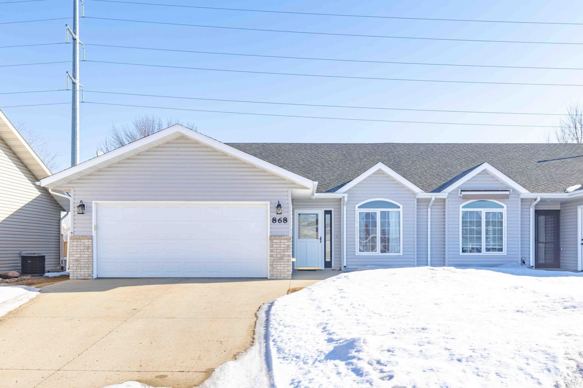 868 Lakeridge Place  primary photo