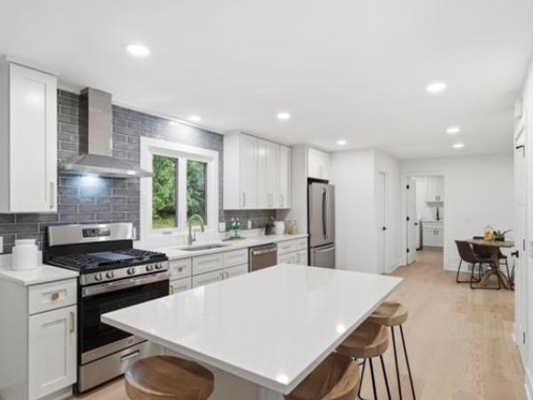 17015 24th Avenue N, Plymouth, MN 55447