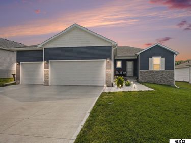 8124 N 170 Street, Bennington, NE 68007