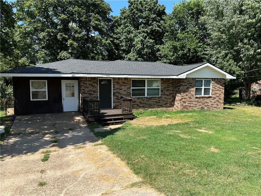1002 Bobo Avenue, Berryville, AR 72616 Main Photo