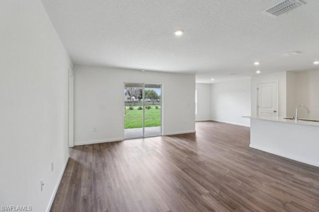 925 Jacaranda Pkwy E, Cape Coral, FL 33909 Photo