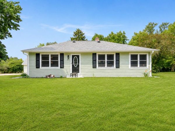 8991 S 29th St, Franklin, WI 53132
