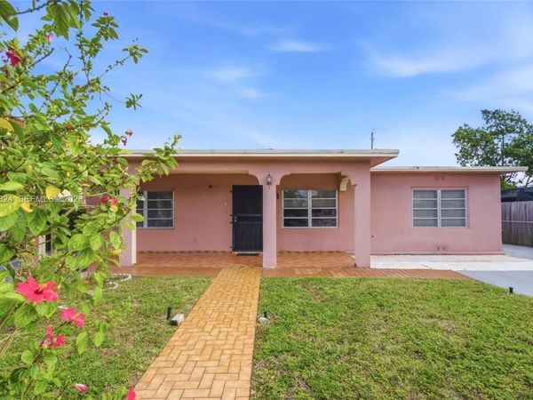 921 E 14 St , Hialeah, FL 33010