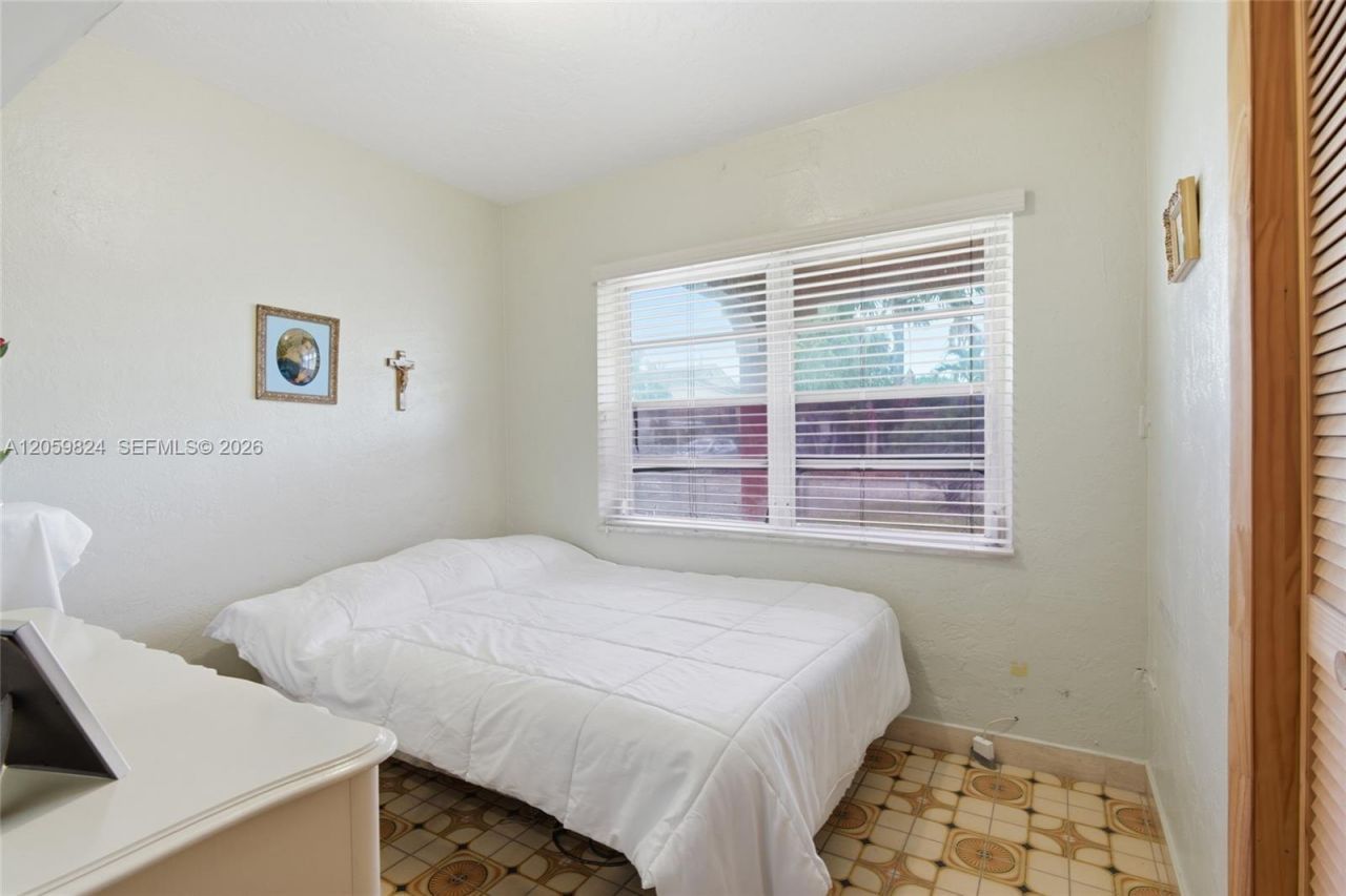 921 E 14 St , Hialeah, FL 33010 Photo