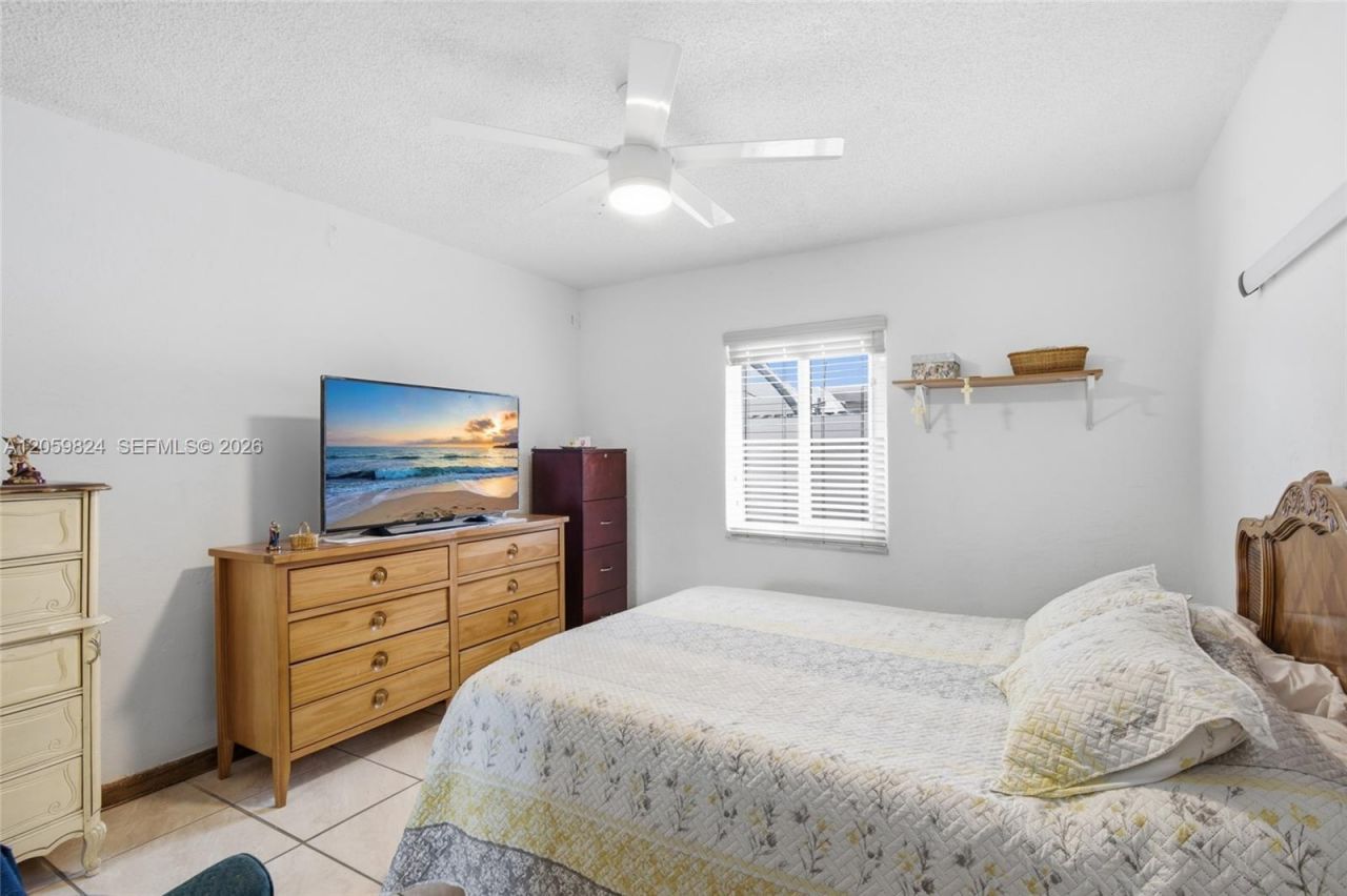 921 E 14 St , Hialeah, FL 33010 Photo