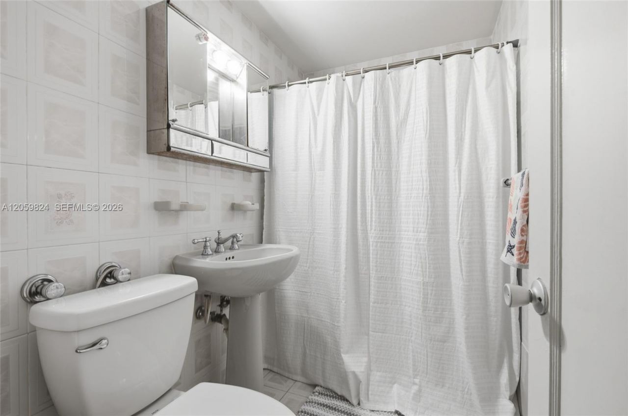921 E 14 St , Hialeah, FL 33010 Photo