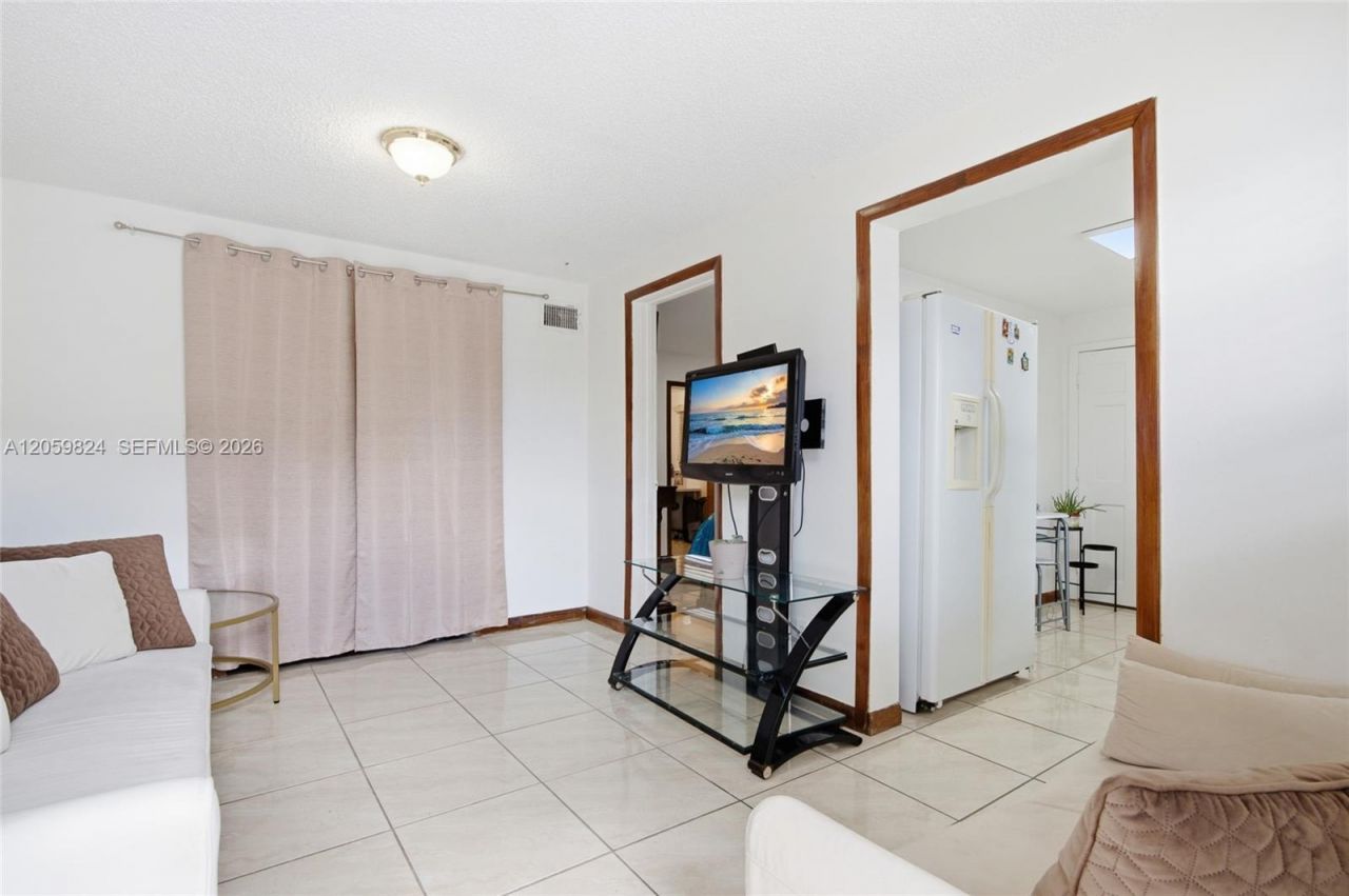 921 E 14 St , Hialeah, FL 33010 Photo