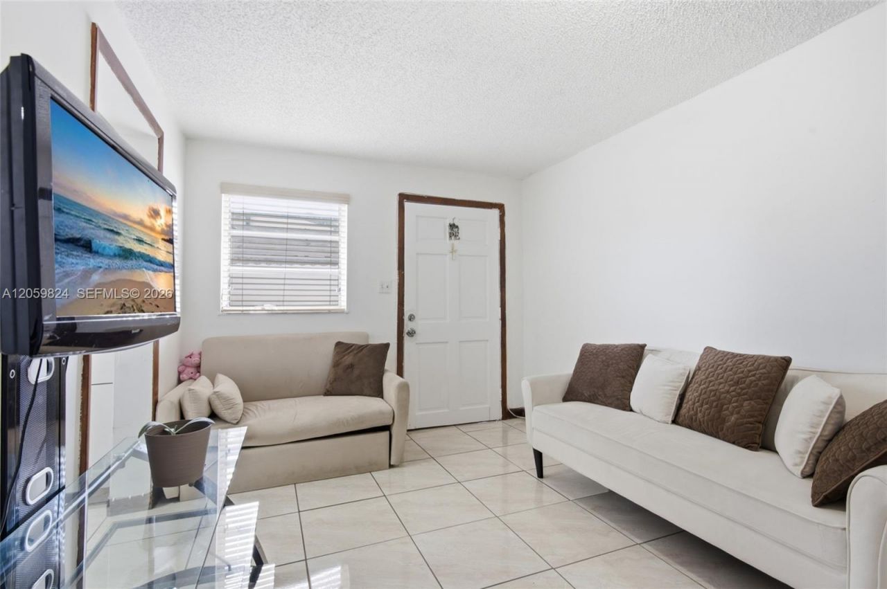 921 E 14 St , Hialeah, FL 33010 Photo