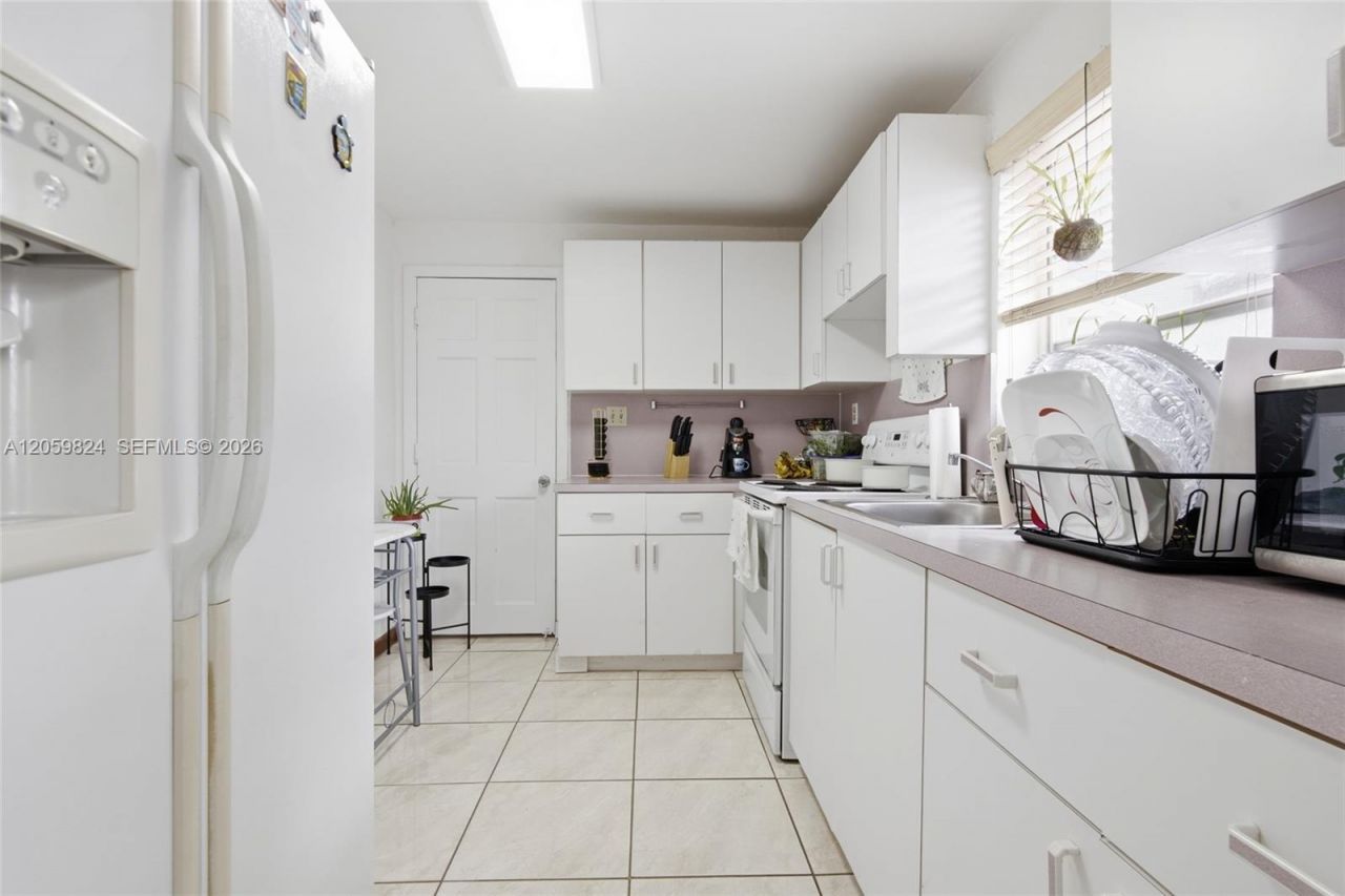 921 E 14 St , Hialeah, FL 33010 Photo