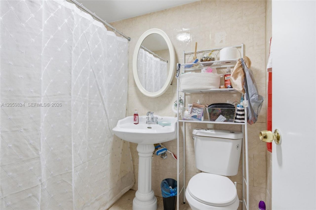 921 E 14 St , Hialeah, FL 33010 Photo