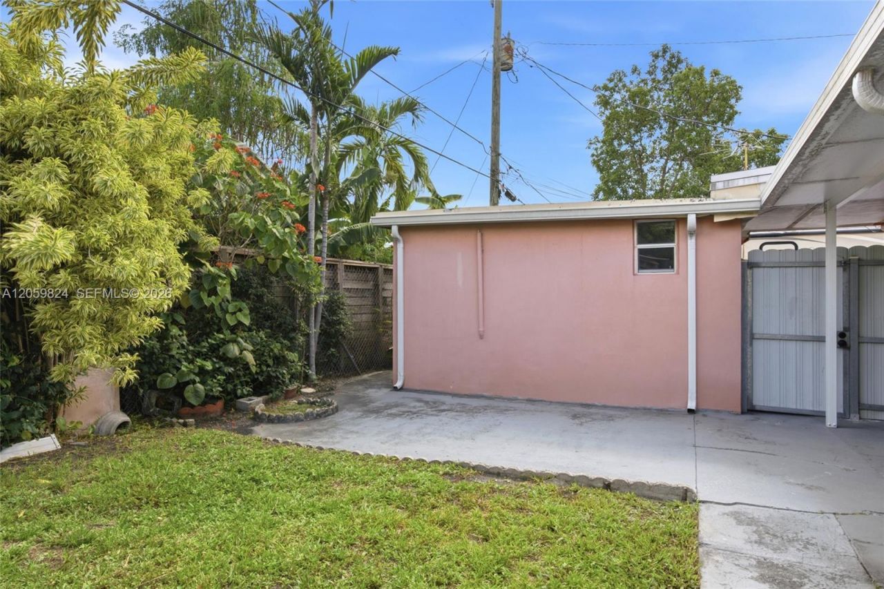 921 E 14 St , Hialeah, FL 33010 Photo