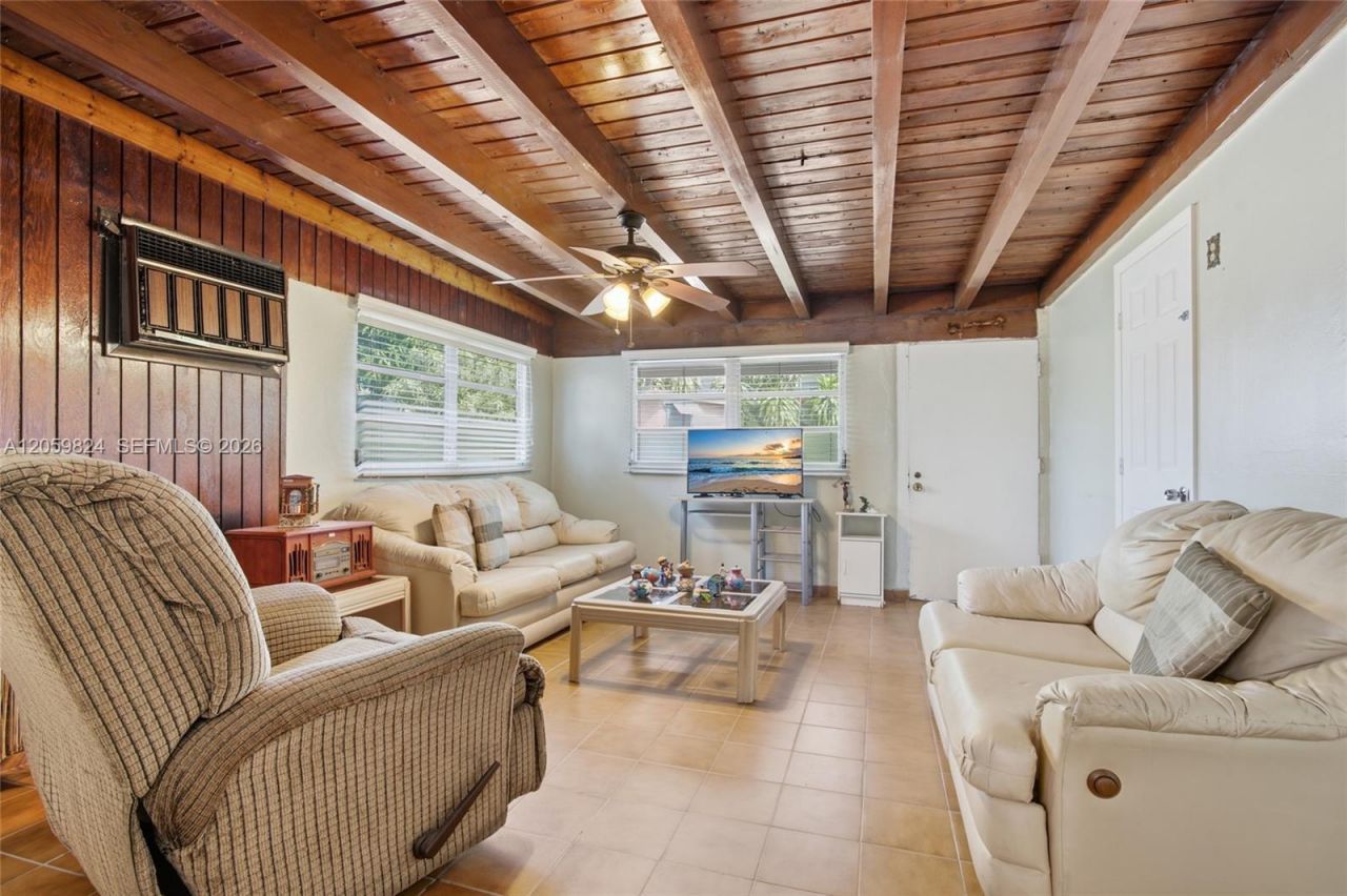 921 E 14 St , Hialeah, FL 33010 Photo