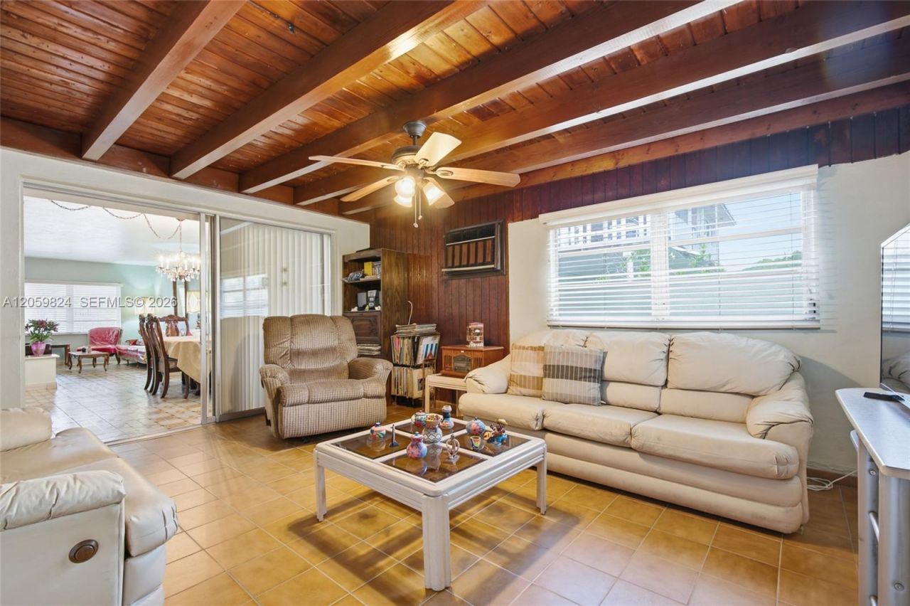 921 E 14 St , Hialeah, FL 33010 Photo
