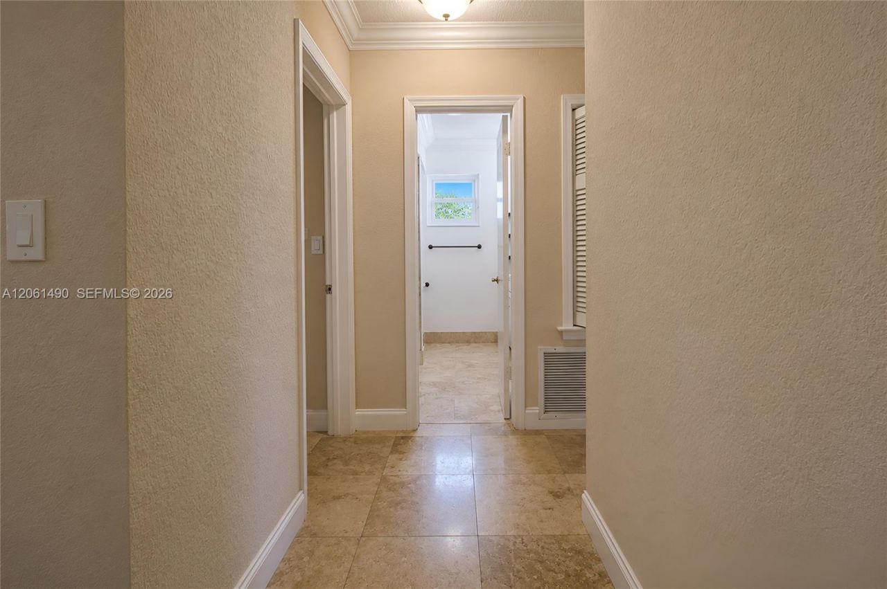 8601 SW 174th St, Palmetto Bay, FL 33157 Photo