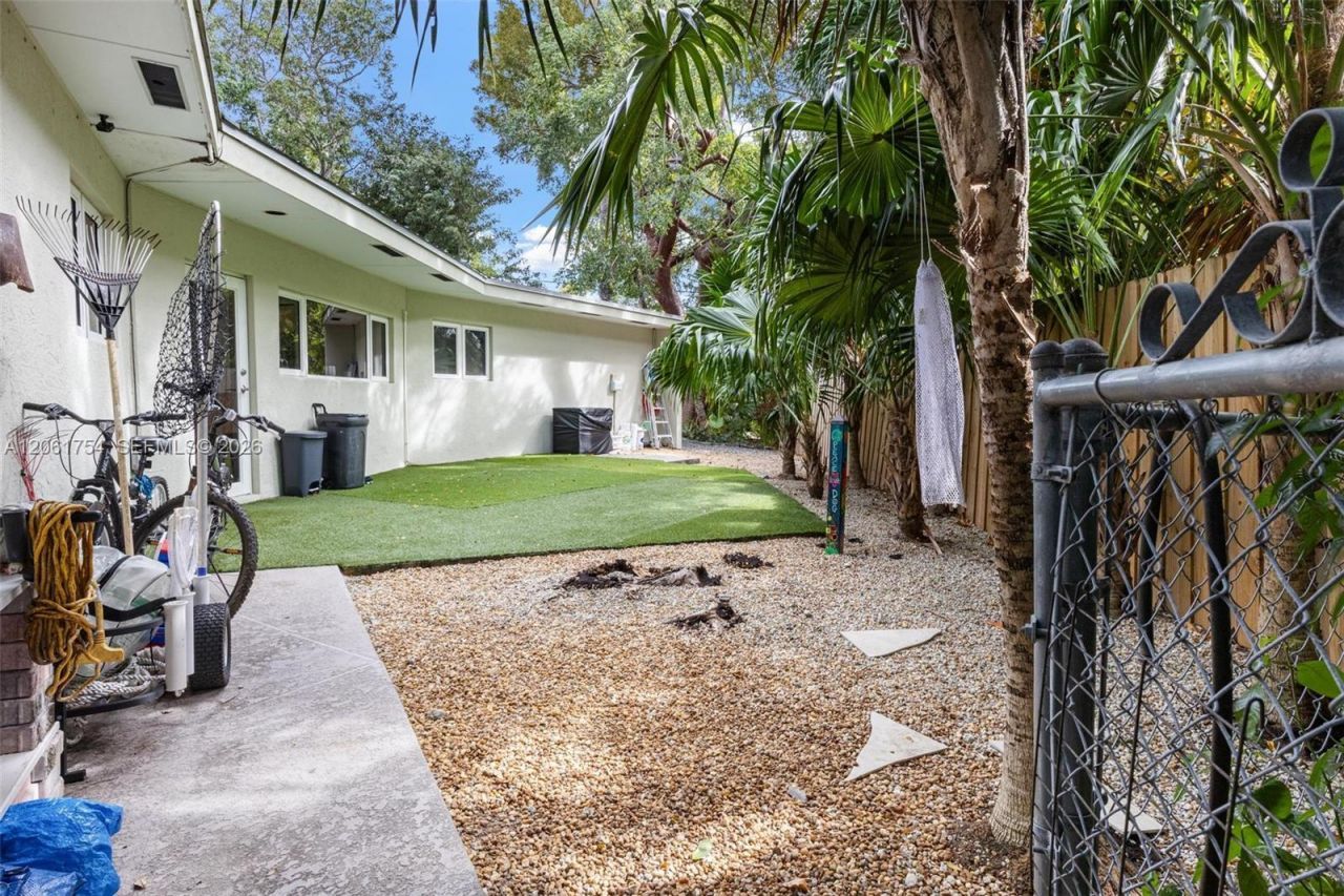 157 Navajo St, Tavernier, FL 33070 Photo