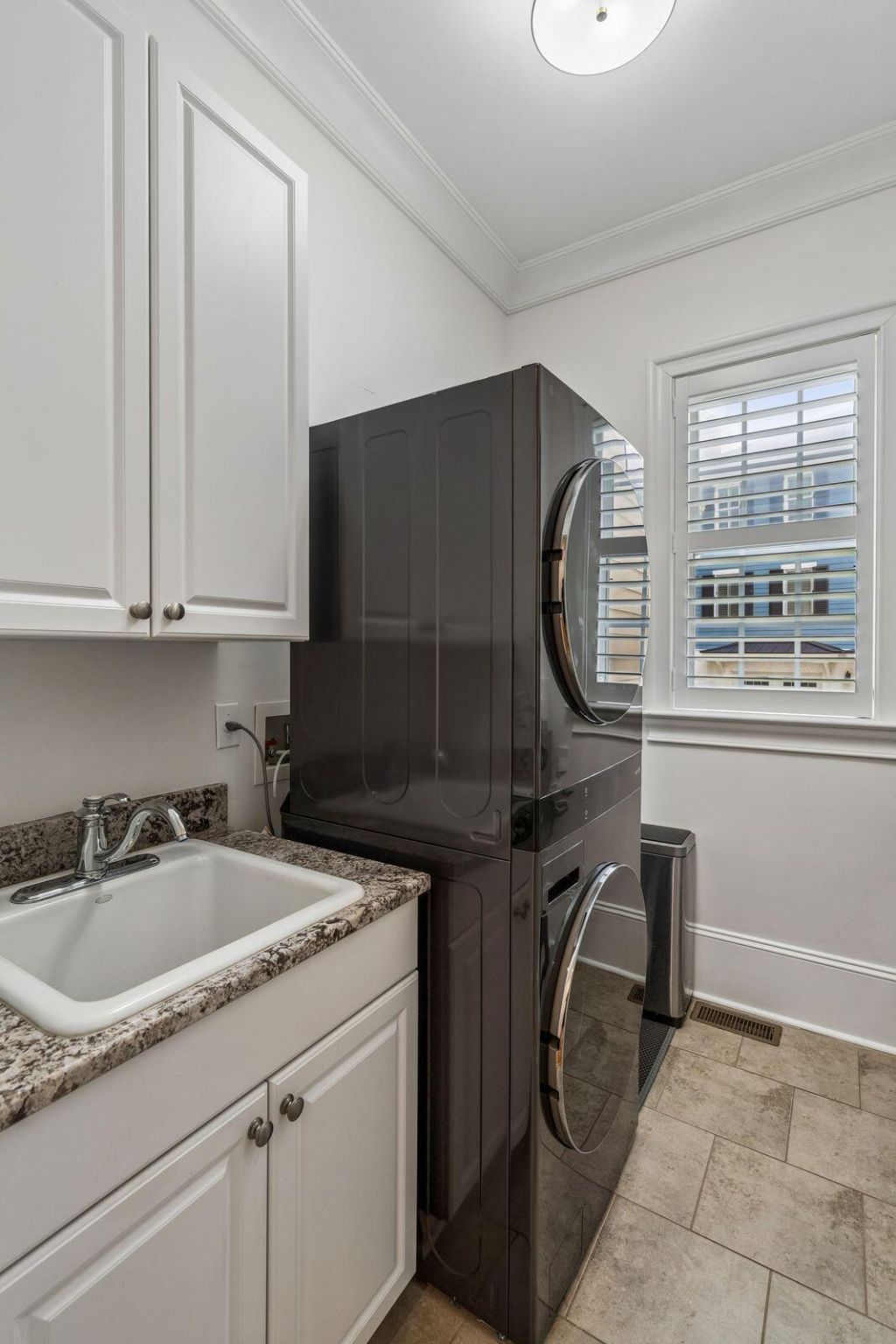 1527 Capel Street Photo 77