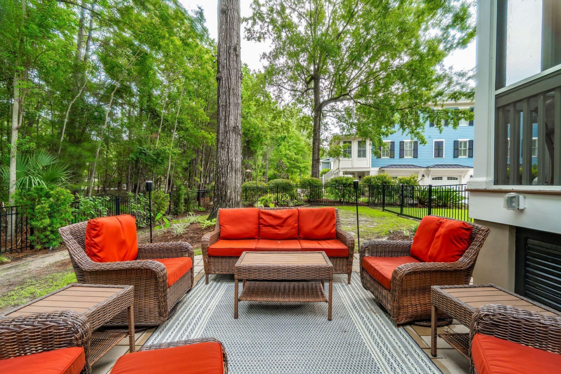 1527 Capel Street Photo 89