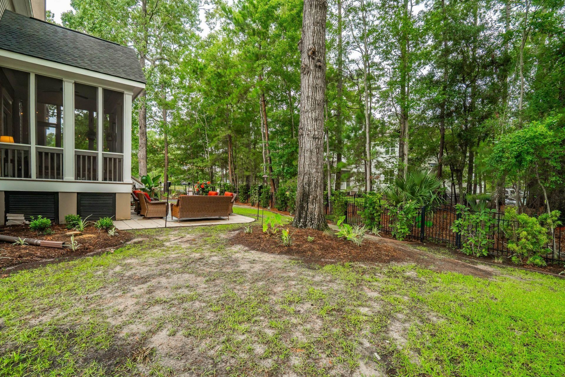 1527 Capel Street Photo 92