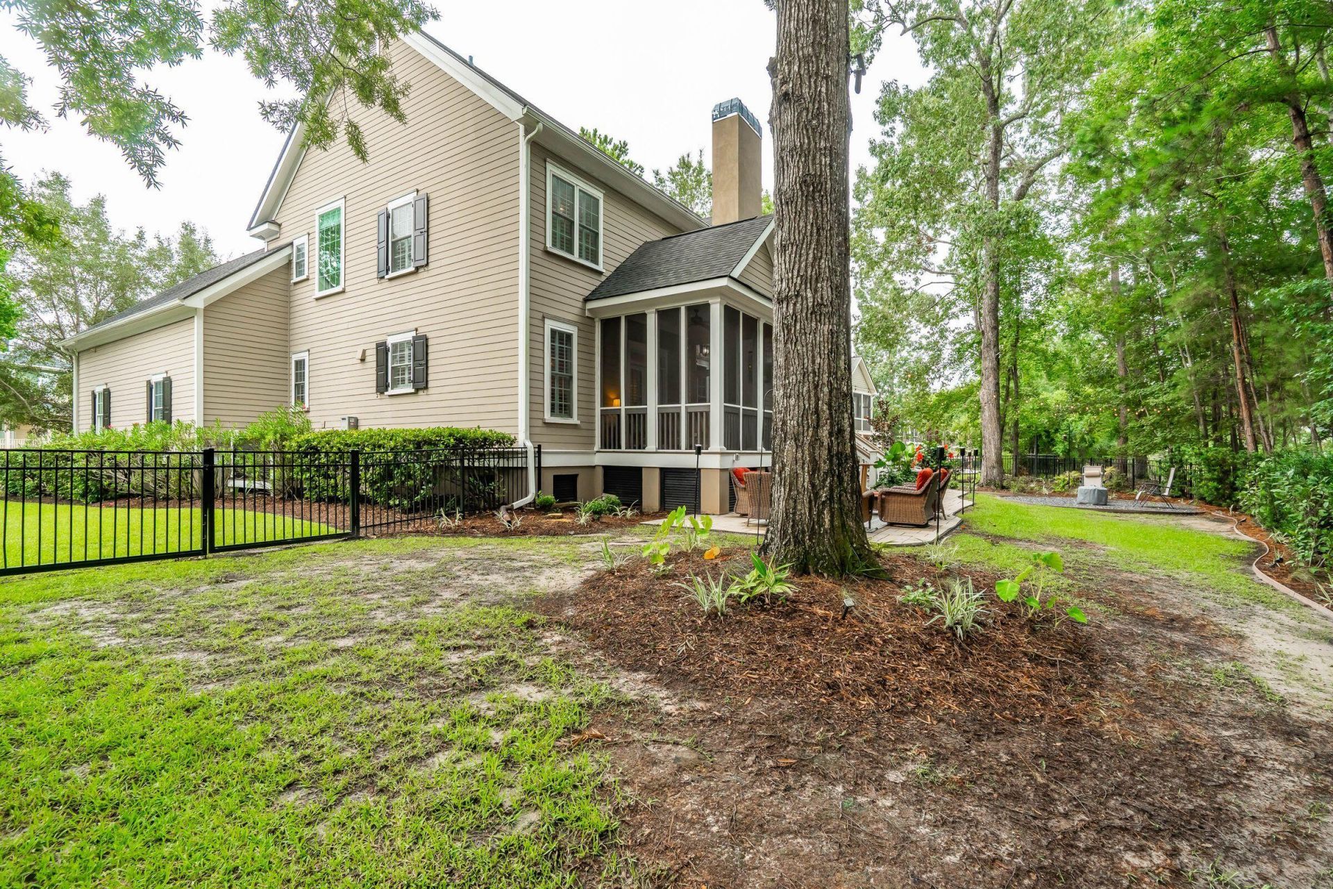 1527 Capel Street Photo 93