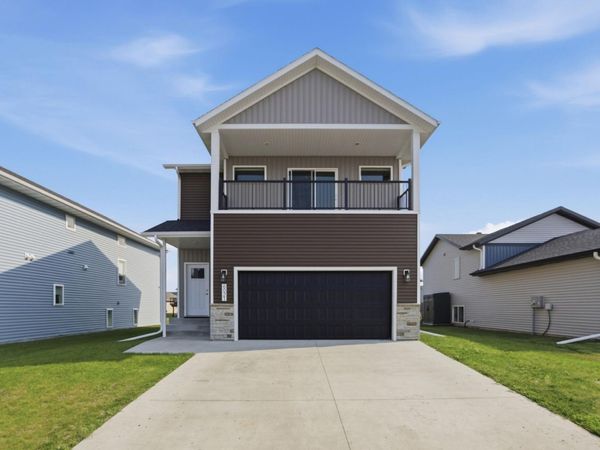 6021 78th Avenue S, Horace, ND 58047
