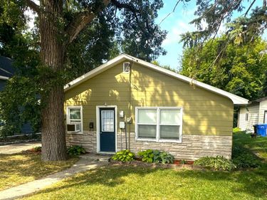 1030 West Avenue , Detroit Lakes, MN 56501