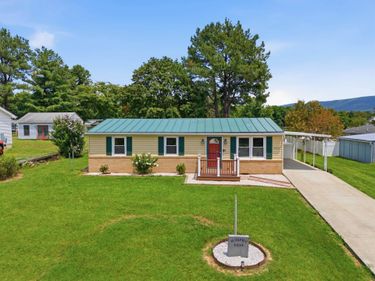 5834 BROAD ST, MOUNT JACKSON, VA 22842