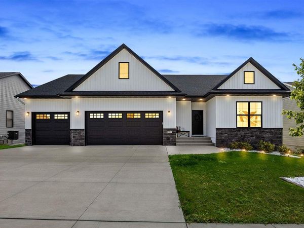 1404 Green Oak Pass, Tiffin, IA 52340