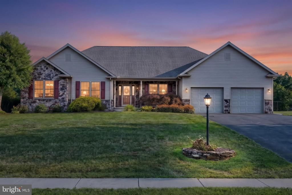7284 LANDON DRIVE, THOMASVILLE, PA 17364