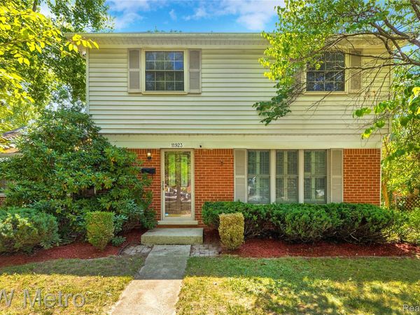 11923 Fairview Drive, Sterling Heights, Mi 48312