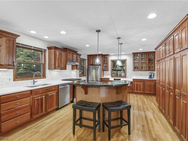 5609 Ely Vista Drive , Parma, OH 44129 Photo 2