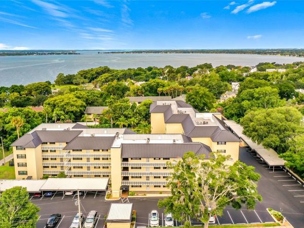 101 N GRANDVIEW STREET , MOUNT DORA, FL 32757