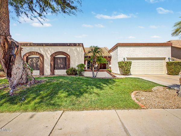 1042 W NEWPORT BEACH Drive, Gilbert, AZ 85233