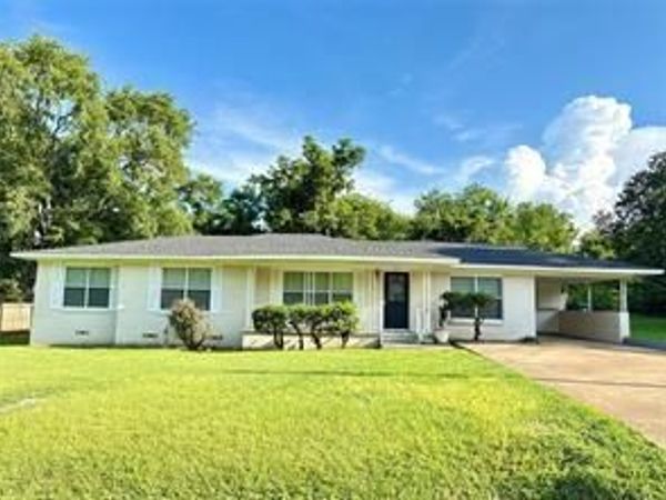 105 Calloway , Hughes Springs, TX 75656