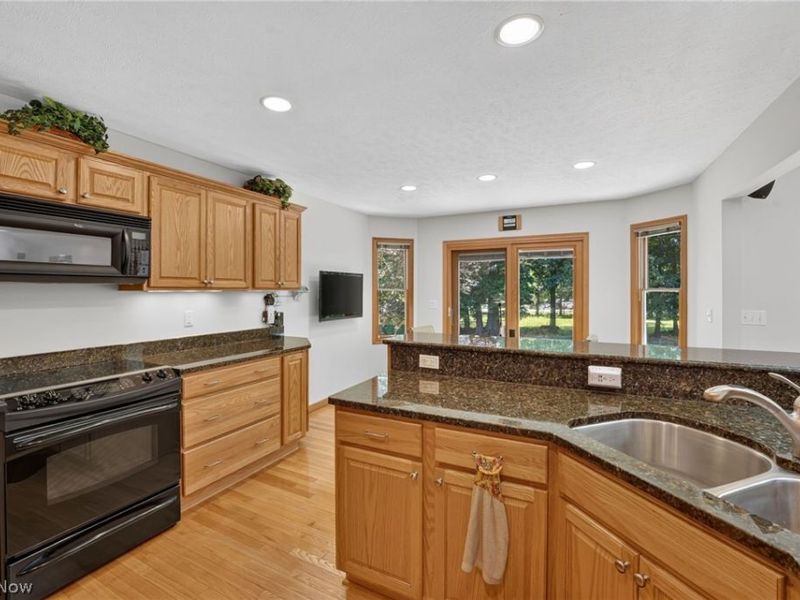 6575 Ruth Drive , Seven Hills, OH 44131 Photo 15