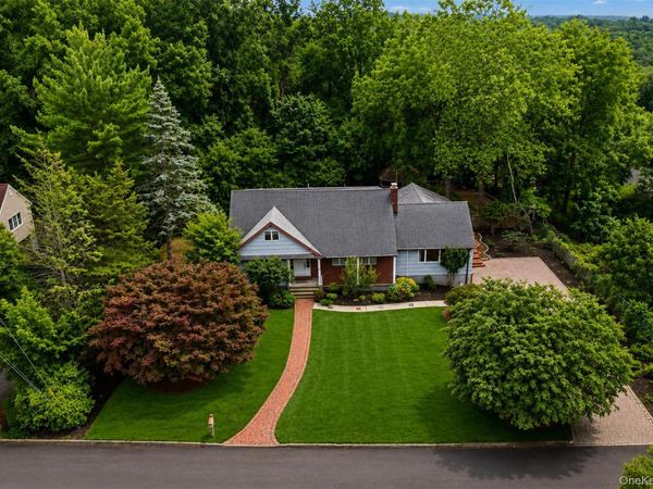 11 Hillside Court, Suffern, NY 10901