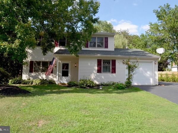 2527 VALLEY DRIVE, LANCASTER, PA 17603