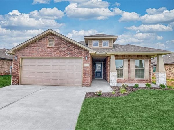 18465 W 195 Terrace, Spring Hill, KS 66083