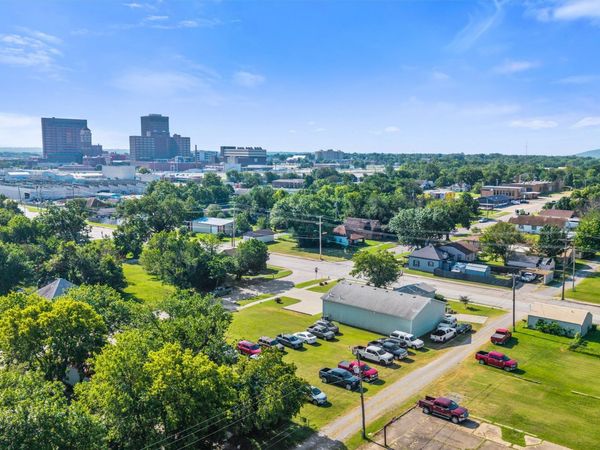 910 W Hensley Boulevard, Bartlesville, OK 74003