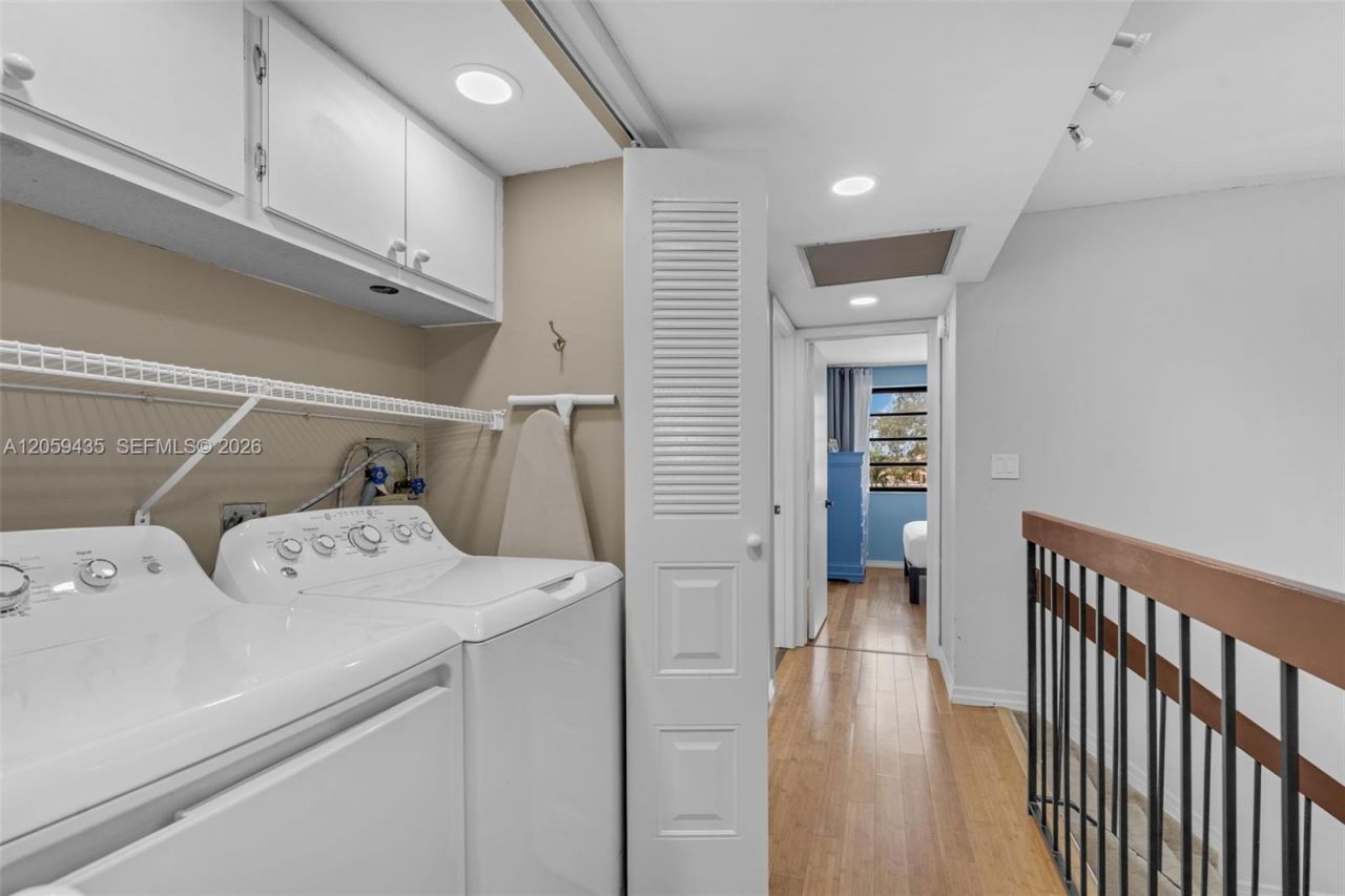 683 NE 206th Ter , Miami, FL 33179 Photo