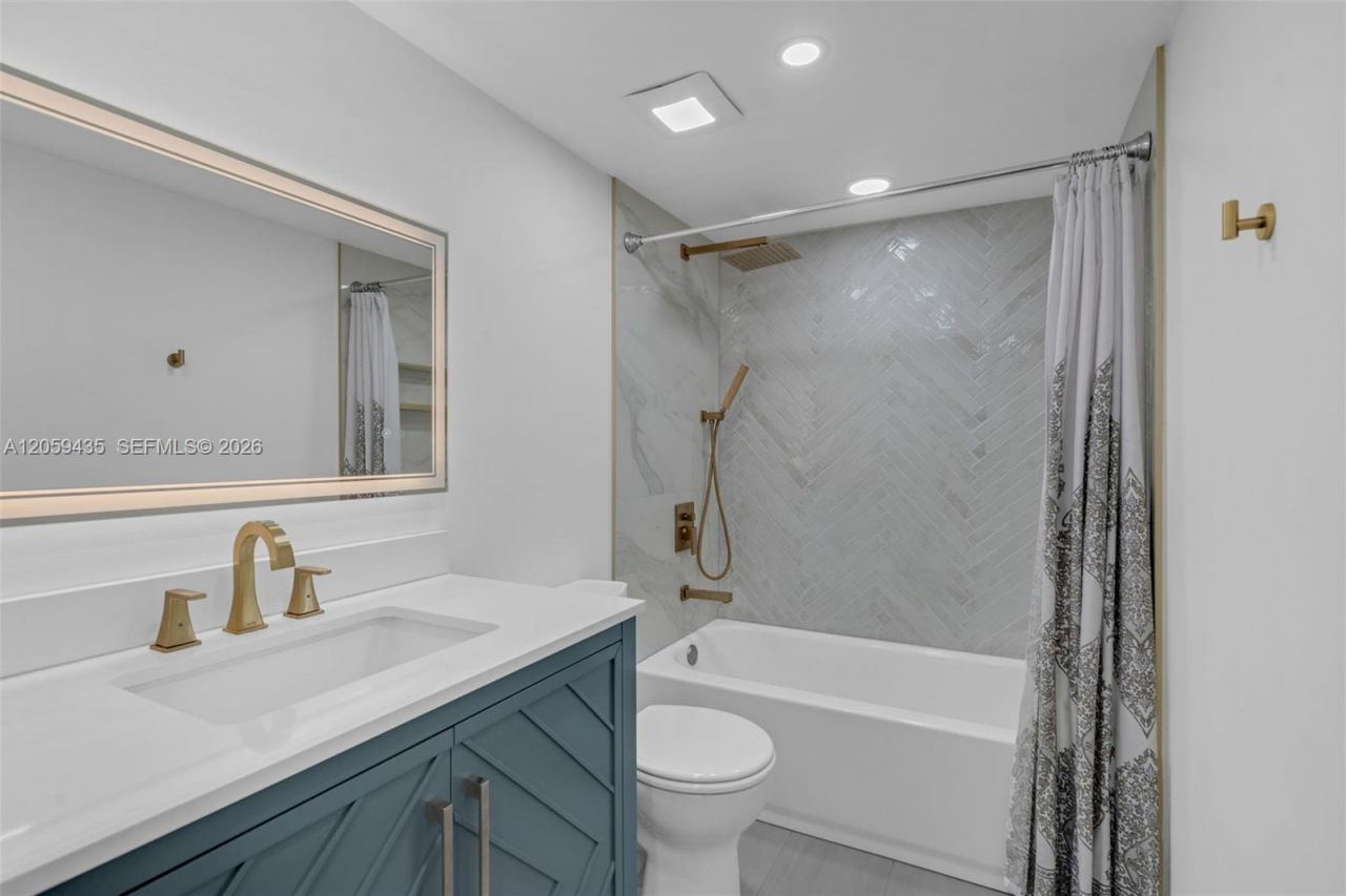 683 NE 206th Ter , Miami, FL 33179 Photo