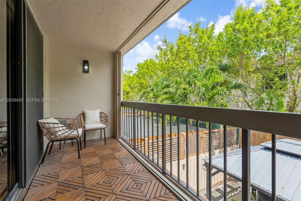 683 NE 206th Ter , Miami, FL 33179 Photo