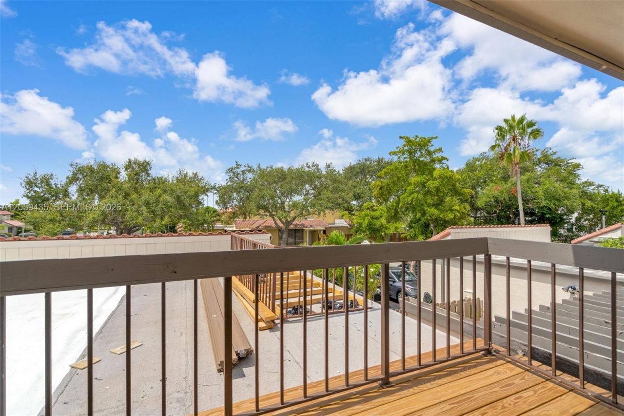 683 NE 206th Ter , Miami, FL 33179 Photo