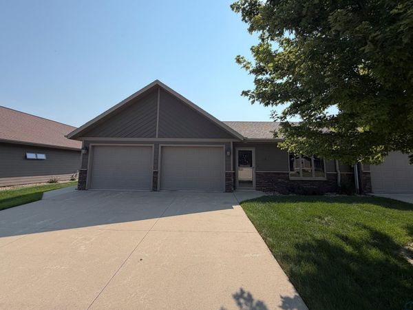 319 24th Avenue, Sheldon, IA 00000