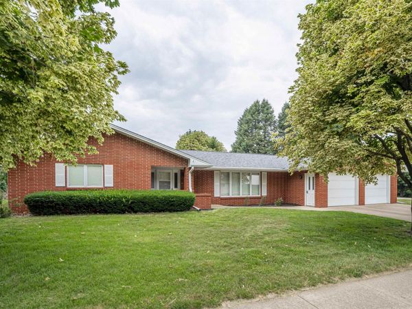 15 11th Ave SE, LeMars, IA 51031