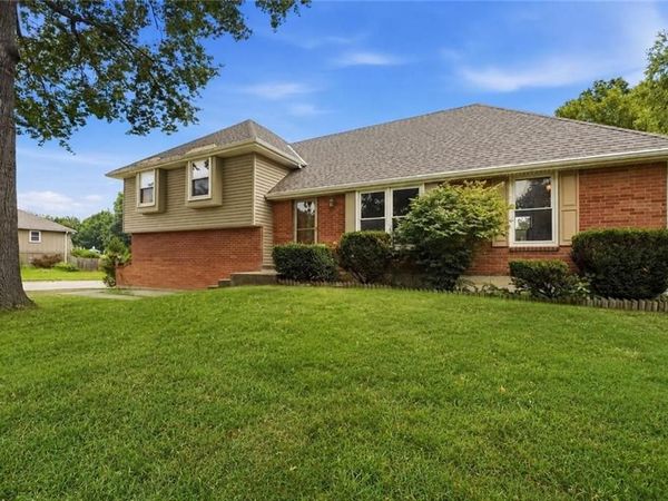 400 S NORMANDY Drive, Olathe, KS 66061